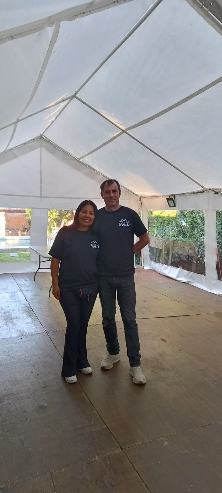 Mariela y Darío, fundadores de M&D Alquileres Para Eventos