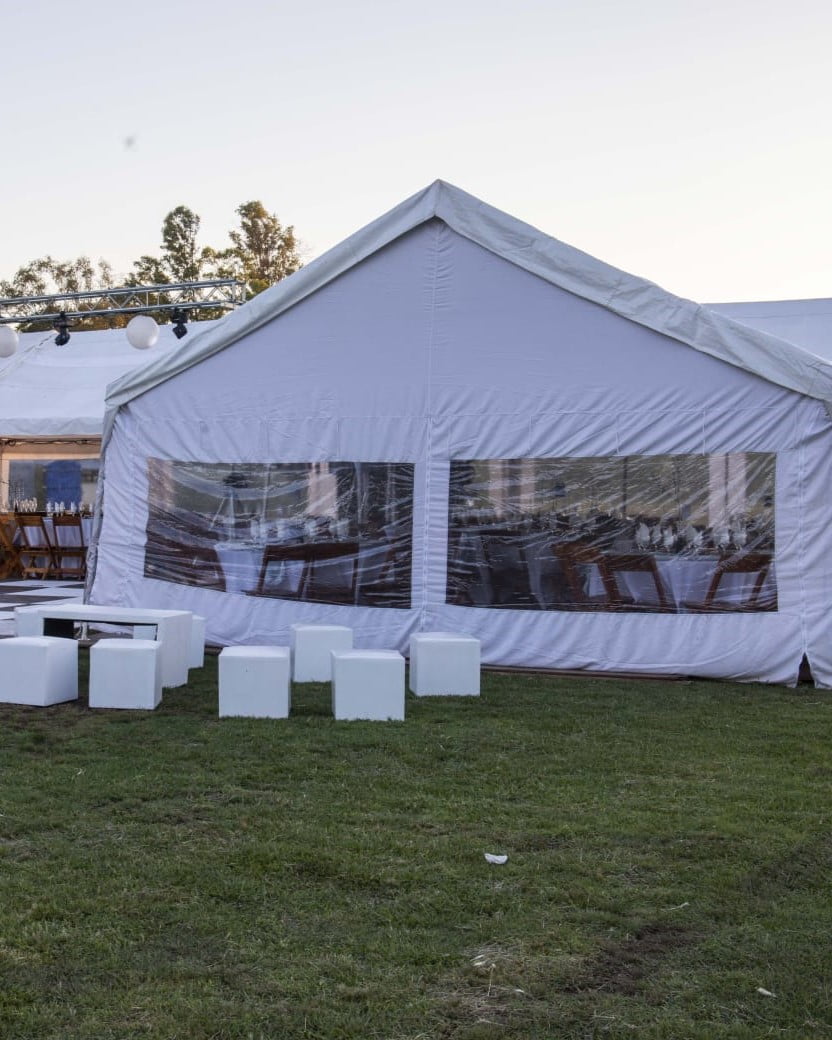 carpas para eventos unidas para un evento de 180 personas